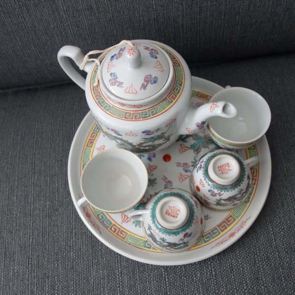 Ceramic Dragon Design Tea Pot (1),  Tea Cups (4) and Tray/Plate (1) - Picture 2 of 16